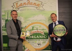 Marten Bakker (links) ziet dat bio-kazen bezig zijn aan een opmars, óók en met name dankzij de inzet op bio door de discounters. Ewald Bontje (rechts) van Grozette – dat onder moederbedrijf Vandesterre valt – treedt juist op als toeleverancier voor industriële klanten, met onder meer biologische kaaspoeder en -blokjes.