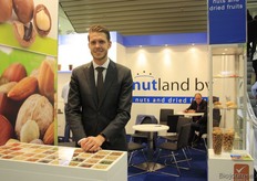 Joren Groot van Nutland: “Onbewerkt product is erg populair. Bio groeit bij ons hard, momenteel is een kwart van onze omzet toe te schrijven aan onze biologische noten en zuidvruchten.”