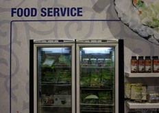 Heuschen & Schrouff OFT belevert retail (veelal etnische winkels), foodservice. Op het gebied van AGF verse taugé. In biologisch momenteel kokosmelk, vertelt Robéas Pattipeiluhu.