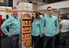 In de verzamelstand van Hygiena presenteerden de Nederlanders Anouk en Timo Perreol de producten van het merk Priméal. Links hun vader Didier.