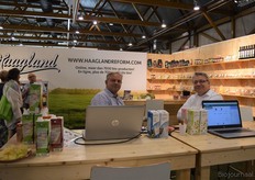 Geert Schoofs van Haagland in gesprek met Rutger Bolten van IDorganics. Haagland stond op de beurs om de verschillende Belgische klanten te kunnen ontmoeten. Bij Haagland zijn zo'n 5000 biologische producten verkrijgbaar.