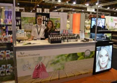 Suzanne Smal en Kelly van Dijk presenteerden de vier merken waarvan Biocare Products exclusief importeur en distributeur van is: Green People, Little Ondine, LadyCup en Inika.