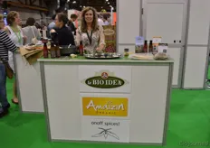 Dorinda Hoogerwaard liet in de stand van groothandel Hagor proeven van de producten van la BIO IDEA, Amaizin en onoff spices!. DO-IT en onoff spices! werken sinds april van dit jaar samen voor de verkoop en distributie van de authentiek Thaise bio-producten in Nederland en België.