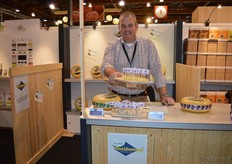 "Jeroen Cants stond met de bio-kazen van Hooidammer in de verzamelstand van groothandel Biofresh. "Biofresh neemt onze Hooidammer Bio Geitenkaas met Honingsmaak/Tijm op." Hij waardeerde de opzet van de grote stand: "Ik heb hier echt mijn eigen winkeltje."