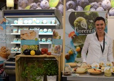 "Monique van der Meer-Ruhe stond namens Florentin op de beurs. Ook in deze stand viel genoeg te proeven. "Vandaag is het met vlagen wel wat drukker dan tijdens de eerste beursdag."