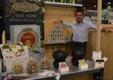 Rob van Dijck stond namens De Eng B.V. met het merk Hari Tea in de stand van Biofresh.
