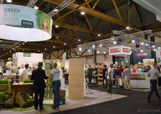 Na binnenkomst kwamen de bezoekers als eerste deze stands tegen.