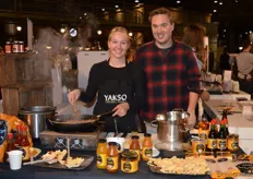 Myrthe Sikma en Pieterjan Kok van FZ Organic Food bakten er op los in de wok.
