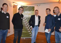 Karst Kooistra (Tradin), Eymert van Manen (mede-initiatiefnemer van de BioBorrel), Kees van Zelderen, spreker Ewald Engelen ( financieel geograaf en hoogleraar HvA) en Thomas van Hasselt (Tradin, mede-initiatiatiefnemer van de borrel).