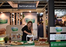 "Carlien Schilder van de Bettinehoeve staat al een aantal jaren op de Horecava. "Na 35 jaar zijn we nog steeds groeiende en blijven we altijd in ontwikkeling, dat vind ik toch bijzonder", zo vertelt Carlien."