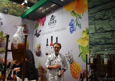 Gaetano Mangione vertelt over de azijn van Ediks. Het is een zachte azijn die geen azijn mag heten, met een hoge concentratie vers product.