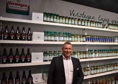 Manfred Lukkezen staat hier voor het biologische assortiment van Verstegen Spices & Sauces.