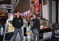 Floris Kok en Sander van Breukelen staan op de Horecava met diverse soorten ijs. Ze hebben tijdens deze beurs alleen biologisch vanille-ijs.