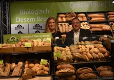 "Sharon ten Berge en Frank Cornelisse staan met Pandriks op de horecava. "In Duitsland is de biologische markt een stuk groter van hier in Nederland. Wij willen de mensen hier in Nederland graag laten proeven dat biologisch brood ook echt lekker is en dat we het voor een goede prijs kunnen aanbieden", aldus Sharon en Frank."