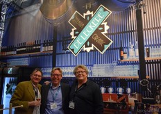 De Leckere werd ook vertegenwoordigd op de Horecava en ze staan hier voor de eerste keer met een eigen stand. Op de achtergrond is een afbeelding te zien van het nieuwe proeflokaal. Hier op de foto Erik van der Marel, Cees-Jan Adema (Directeur Nederlandse Brouwers) en Eric Odenwald.