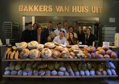Daar is hij weer: de teamfoto van Bakkerij Van der Westen/Zonnemaire. Ook dit jaar konden bezoekers de hele dag door van allerlei hartige en zoete brood- en banketproducten proeven.
