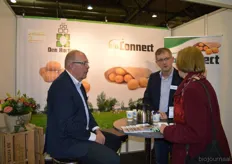 "Wiebe de Jong en Jacob Eising van van Den Hartigh. Wiebe: "Wij pakken de handelskant voor de bio- aardappelen op voor de teler."