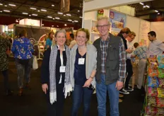 Astrid Weidmann en Rudi Gerding (De Groene Winkel Zeist) met in het midden hun dochter Laura. De ondernemers waren twee dagen van de partij op de Bio- beurs.