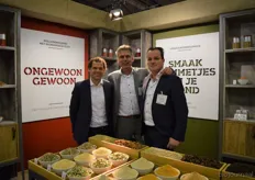 "Rob Snoek, André Hermsen en Klaas-Bart de Jong in de stand van De Weerd Specerijen. Rob: "Bio is een groeiende markt en we zitten er al aardig in. Onze specerijen worden onder meer in soep en vlees verwerkt."