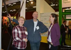 Maria Buitenkamp (Biohuis) met Kees Sijbenga (Biologische Pluimveehouders Vereniging) en Leonie vd Velden (Bionext).