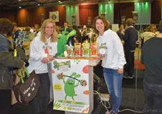 Marianne Soons en oprichtster Phaedra Mensen laten de bezoeker kennis maken met het assortiment van Spoony. Een nieuw bedrijf met biologische soepen gericht op kinderen.