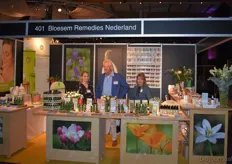 Inske Zaalberg, Bram Zaalberg en Christie Janssen staan voor de tweede keer op deze beurs met Bloesem Remedies Nederland. Ze promoten hun merk primavera, aromatherapie en cosmetica.