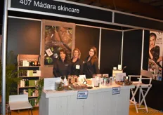 Carla van der Veen, Marianne Voorink en Pam Verdouw van Madara Skincare staan voor de eerste keer op de Bio-beurs.