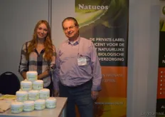 Eefje Maquine en Dick van As van Natucos, zij producten private label natuurlijke cosmetica.