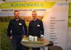 Maarten van der Marel en Fokke Smit van Certis. Zij stonden met Biorationals, een greep uit het biologische assortiment.