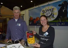 Zo ook Sonneclaer IJs met Barend en Mieke Mul. Nieuw verkrijgbaar is aardbeien roomijs.