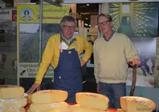 Gerard Litjens van Kaasboerderij Ravenswaaij en Jan Tenge van Biochet, de groothandel waar de kaas van Gerard verkocht wordt.