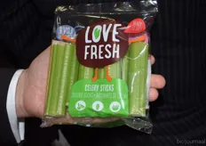 "G's Fresh heeft naast de rode bieten ook celery sticks onder het merk Love Fresh, "voordeel is dat je bij deze sticks geen 'last' hebt van draadjes", zo vertelt Alexander Kleerebezem."
