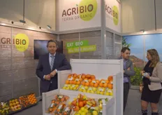 Martijn van der Maarel vertegenwoordigt Agribio met biologische citrus.