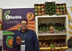 Emmanuel Eichner vertegenwoordigd Alterbio France, zij hebben zo'n 350 verschillende biologische producten in het assortiment. Ze introduceren onder andere een bijzondere 'blanke' zoete aardappel.
