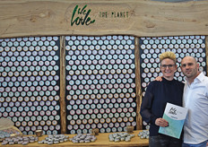 We Love The Planet wordt vertegenwoordigd door Joan Visser en Piet Niesten. Zij staan voor de tweede keer op de BIOFACH en hebben mede door de eerste keer vorig jaar een enorme groei doorgemaakt. Ze staan hier onder andere met een nieuwe variant deodorant 'sensitive', deze is hypo-allergeen, bevat geen 'baking soda' en heeft de meest neutrale geur.