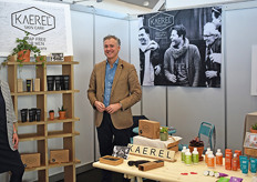 "Esther Keddeman en Rene Veenman showen graag het assortiment van zowel Petit & Jolie als dat van Kaerel Skin Care. "We vallen met beiden op door de uitstraling van de productlijnen, daarnaast komt een huidverzorgingslijn voor alleen mannen ook niet veel voor", zo vertelt Esther."