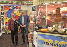 Yvon en Thijs Schuurman van Bonvita laten de bezoekers graag kennis maken met de smaak van hun biologische, veganistische, lactose vrije chocolade en ijs. Naast een andere layout hebben ze ook een nieuwe smaak ijs toegevoegd: pure chocolade ijs.