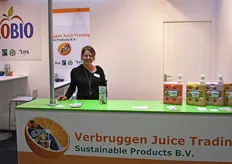 Verbruggen Juice Trading wordt onder andere vertegenwoordigd door Veronique Stoddart. Naast de grootverpakkingen hebben ze ook kleinverpakkingen.
