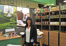 Carole Bingler vertegenwoordigd Simon Lévelt Coffee and Tea. Ze staan dit jaar in een vernieuwde stand en hebben er ook een barretje in staan. Dit maakt de stand wat toegankelijker volgens Carole.