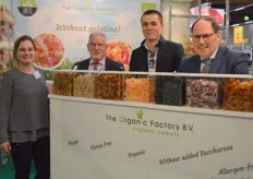 Bij The Organic Factory: Meeke Janssens, Aart Broek en Fred van Tienen (eerste en tweede personen vanaf rechts).
