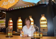 "Sofie Vanhove met de gloednieuwe ice tea van Yogi Tea. "De eerste reacties zijn erg goed."