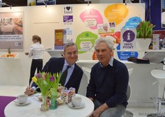 Volkert Engelsman in de stand van Eosta in gesprek met Peter Brul.