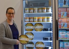 "Ingrid Hermeling toonde de producten van Traiteur de Oorsprong in de stand van Boogaard International. "Ik ben erg blij met deze kans, we werken fijn samen, Boogaard International levert grondstoffen aan ons."