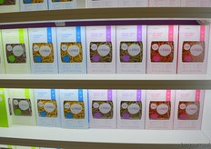 "Nieuw van Dafco zijn deze glutenvrije pasta's, onder meer op basis van sorghum, rode linzen, kastanje en boekweit. Hélène: "Dankzij het transparante venster oogt deze verpakking heel aantrekkelijk in het schap. We kunnen deze pasta onder private label ook in bijvoorbeeld transparante zakken verpakken."