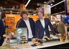 Paul Rodenberg en Bob van Oosterhout van Kaas in 't Bakkie zijn blij met het feit dat hun biologische kaasfondue onder het merk Bionova ook over de grens gaat (in samenwerking met FZ Organic Food).