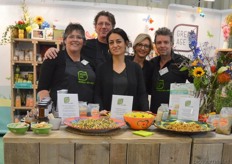 Team GreenAge (debutant op de BIOFACH): Wilma Verschuuren, John Machielsen, Sascha de Lint, Wieneke Schröder en Addy Rouwenhorst. Er was veel belangstelling voor het uitgebreide assortiment en bezoekers proefden maar al te graag van de gerechtjes.