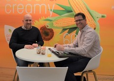 Frank Manders van Remoué Family Farms uit Canada (rechts) - de Nederlander was voorheen onder meer werkzaam bij DO-IT. Hier is hij in gesprek met Bryan Boelders van Baltussen Konservenfabriek.