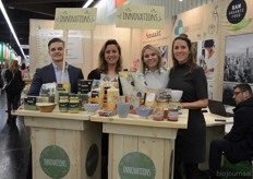 Bart Bink, Hélène Lokhoff, Willeke van de Noort en Anneloes Hoorneman vertelden bezoekers alles over de nieuwe producten in het assortiment van Smaakt en BioToday.