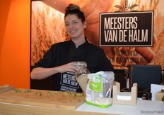 Danna maakte bij Meesters van de Halm de hele dag door allerlei hapjes klaar, uiteraard met de producten van Meesters van de Halm als basis.