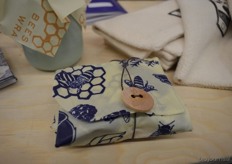 "Ellen: "De natuur in Vermont vormt de baiss voor het ontwerp. De naam Bears&Bees is dan ook heel toepasselijk. We krijgen erg goede reacties en de beurs verloopt nog beter dan verwacht. We hebben al bezoekers vanuit alle hoeken van de wereld aan onze stand mogen begroeten."